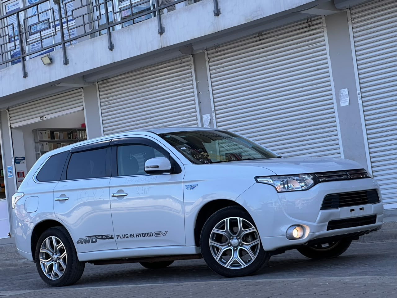 MITSUBISHI OUTLANDER